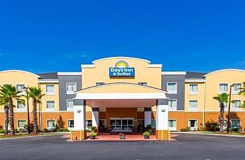 Port Wentworth Hotel | Days Inn & Suites by Wyndham Savannah North I-95
