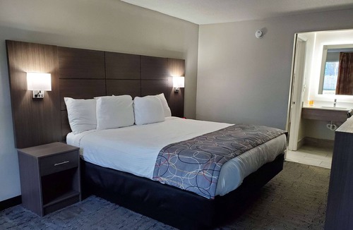 North Charleston Hotel | Days Inn & Suites by Wyndham Charleston Airport West