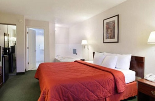 West Columbia Hotel | Days Inn & Suites by Wyndham Columbia Airport