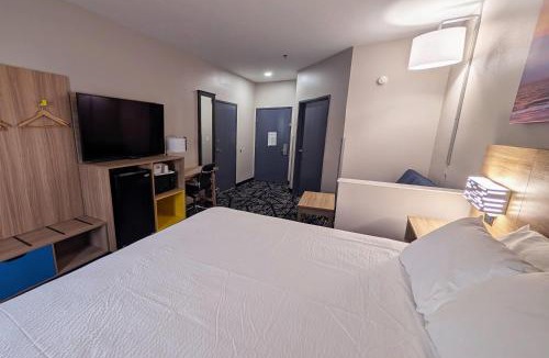 Grovetown Hotel | Days Inn & Suites by Wyndham Augusta Near Fort Eisenhower