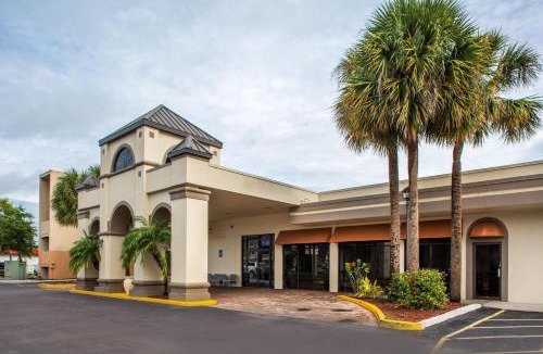 Orlando Hotel | Days Inn & Suites by Wyndham Orlando Airport