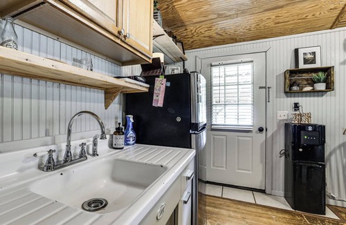 Dayton Cabin | Dayton Cabin on 42-Acre Farm: Fish, Hike, Unwind!