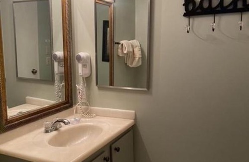 Gatlinburg Apartment | Deer Ridge Mountain Resort E306