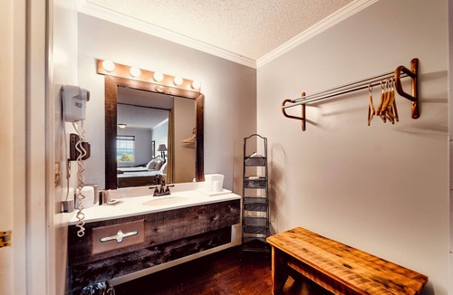 Hayesville Hotel | Deerfield Inn