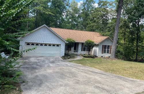 McCormick House | Delightful 3-bedroom, 2 bath home in Savannah Lakes Village-McCormick, SC