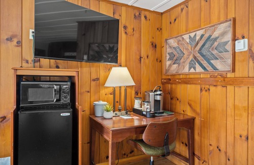 Hendersonville Hotel | Delightful Double Queen Hotel Room