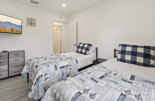 Tropic Palms House | Delightful Escape 2BR/2BA