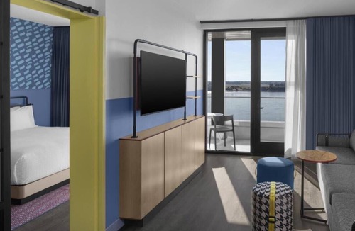 Downtown Memphis Hotel | Delightful hotel suites in Memphis with fitness room and AC