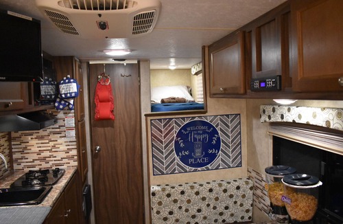 Kissimmee RV Rental | Delightful Travel Trailer 20 min from Orlando Intl Airport, 10 min from the lake