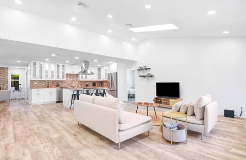 Tropic Palms House | Delray Beach Bliss Spacious Retreat house +Hot Tub