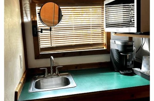 Folkston Cabin | Deluxe Cabin - The River Otter Lodge - Our Deluxe Cabins offer comfort with a true Okefenokee feel. Climate controlled, private, and set in a quiet part of the campground.