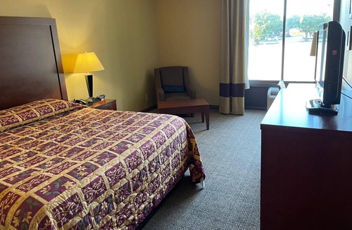 Plano Hotel | Deluxe Inn