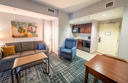 Kutzky Park Hotel | Deluxe King Studio Suite w/Kitchen, Pool & Free Breakfast | 2 mi to Mayo Clinic