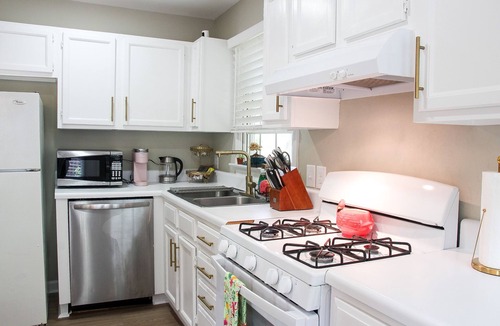 Wake Forest House | Designer 3BR Downtown Walk Luxury Adjustable Vibration Bed