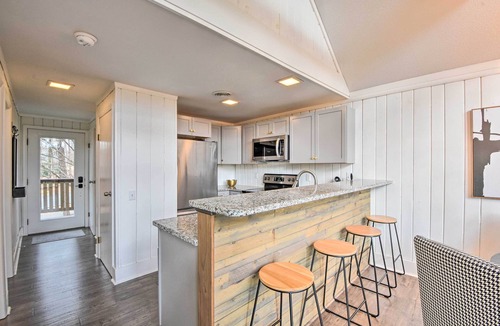 Salem Condo | Designer Retreat w/Pool, Golf + Beach Access!