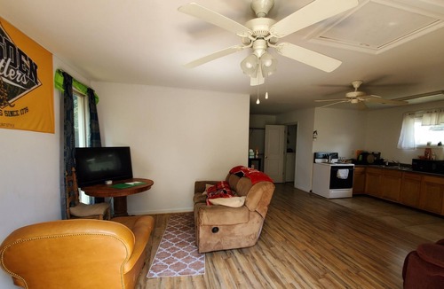 North Charleston Apartment | Detached Studio w/house accommodations - 9 min from airport/15 min from downtown