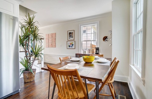 Dilworth House | Dilworth Cottage - Walk to Panthers Stadium and Uptown! Fire Pit, BBQ, & Pet Friendly + 15% Off!