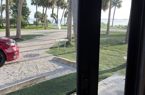Indian River Estates Apartment | Direct Bay View Charming studio with WiFi in fabulous Fort Pierce sleeps 3