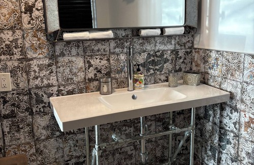 Indian River Estates Apartment | Direct Bay View Charming studio with WiFi in fabulous Fort Pierce sleeps 3