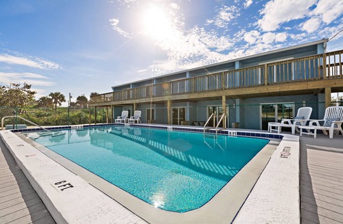 Melbourne Beach House | Direct Ocean Front Accommodation ground-level-Twin Fin