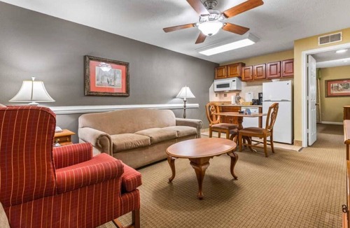 Williamsburg Resort | Discover Family Fun and History at Wyndham Kingsgate-1 Bedroom Suite