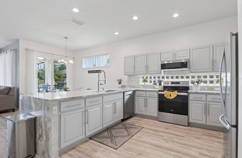 Sunset Lakes House | Disney World, Universal Epic Waterfront Modern Home - Private Pool And Game Room