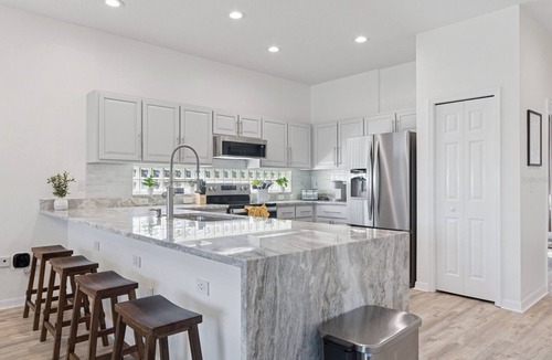 Sunset Lakes House | Disney World, Universal Epic Waterfront Modern Home - Private Pool And Game Room