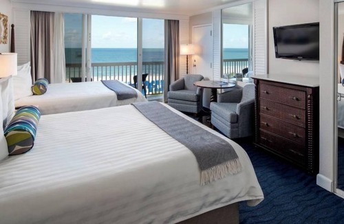 St. Pete Beach Hotel | Dive Into Your Dream Vacation! 2 Units w/Balconies, Outdoor Pools, Parking