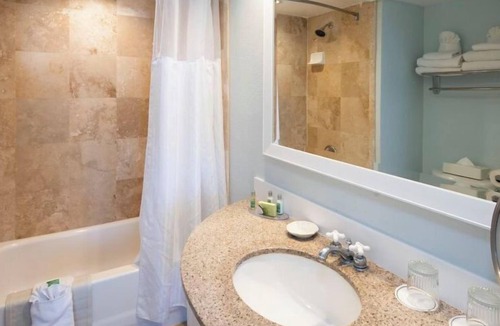 St. Pete Beach Hotel | Dive Into Your Dream Vacation! 2 Units w/Balconies, Outdoor Pools, Parking