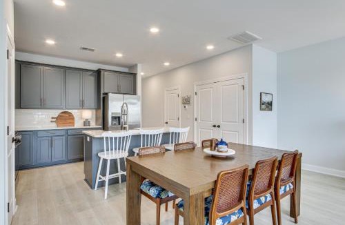 Greenwood House | Dock Access: Family-Friendly Lake Greenwood Gem!