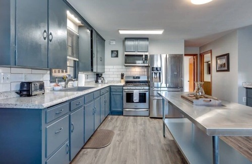 Savannah House | Dock&Volleyball! Near Downtown - Blue & Turquoise!