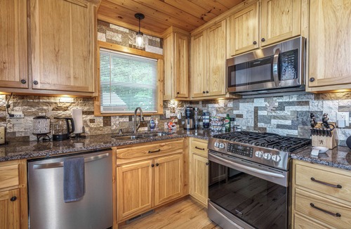 Murphy Ski Chalet | Dog-Friendly Chalet w/Fenced Yard, Dog Door & Deck, Sleeps 6