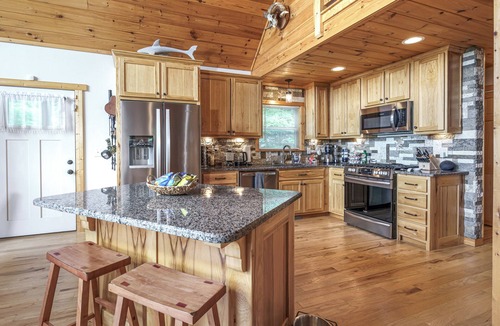 Murphy Ski Chalet | Dog-Friendly Chalet w/Fenced Yard, Dog Door & Deck, Sleeps 6