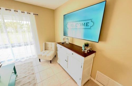 Port Charlotte House | Dog friendly Getaway Game room Close to Beaches
