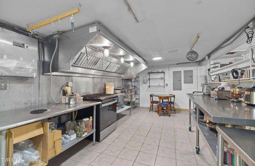 Rogersville House | Dog-Friendly Holston River Getaway w/Large Porch