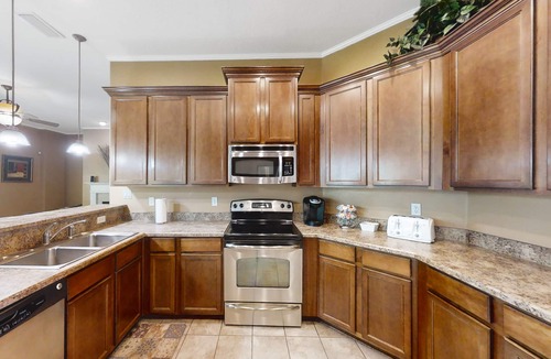 Jacksonville House | Dog-friendly home with screened-in patio, washer/dryer, & central AC