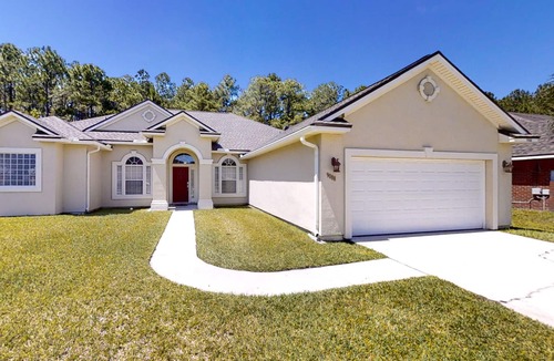 Jacksonville House | Dog-friendly home with screened-in patio, washer/dryer, & central AC