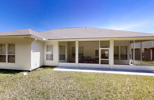 Jacksonville House | Dog-friendly home with screened-in patio, washer/dryer, & central AC