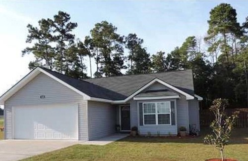 Eden House | Dog friendly home with large fenced yard. Only 35 minutes from downtown Savannah