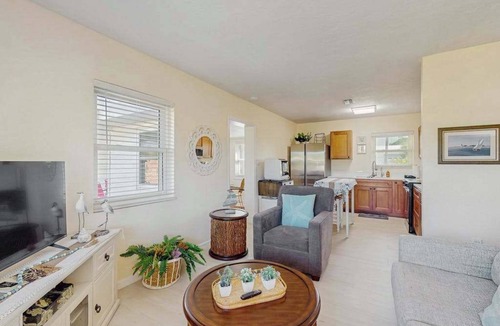 South Venice House | Dog friendly home with yard, internet, and washer and dryer.