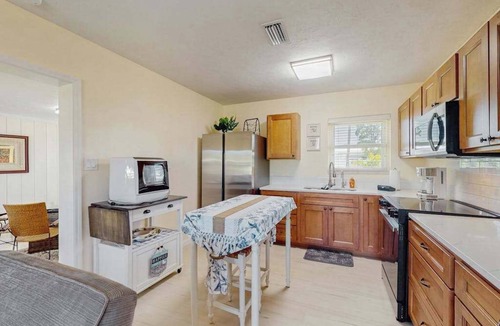South Venice House | Dog friendly home with yard, internet, and washer and dryer.
