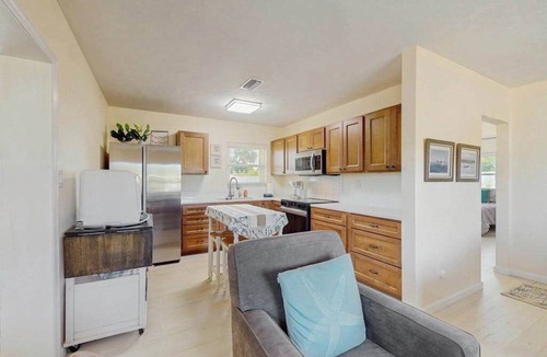South Venice House | Dog friendly home with yard, internet, and washer and dryer.