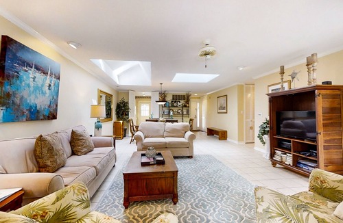 Sea Pines Condo | Dog-friendly lagoon-view condo w/ tennis - close to the beach!