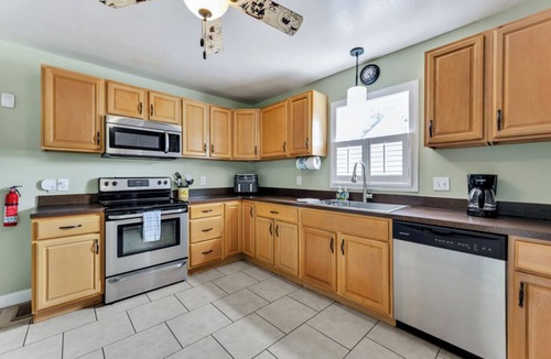 Norfolk House | Dog-Friendly Norfolk Cottage Near Ocean View Beach