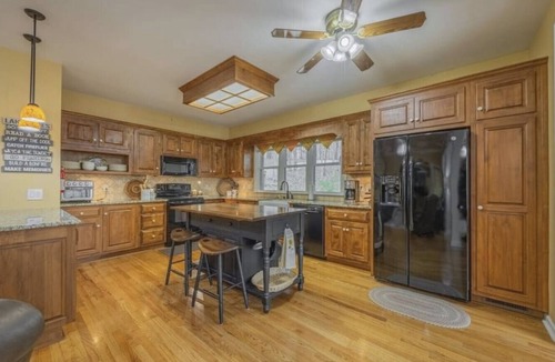 Reed Creek House | Dog Friendly Private Lake Cove Retreat-Kayaks, Fire-pit, FREE Flexible Check IO