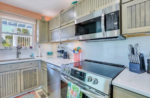 Beachwalk Condo | Dog Friendly Remodeled Condo with Beautiful Rookery View