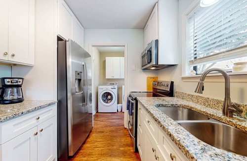 Charleston House | Dog-friendly townhouse close to downtown & Folly Beach with patio