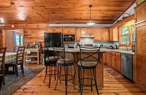 Martin House | Dogwood Cabin w/Dock!