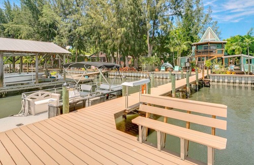 Grant-Valkaria House | "Dolphin Dive" Fisherman's Family Paradise Directly on the Intracoastal Waterway
