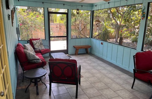 Sebastian Highlands House | Dolphin House: 2 bedroom cottage